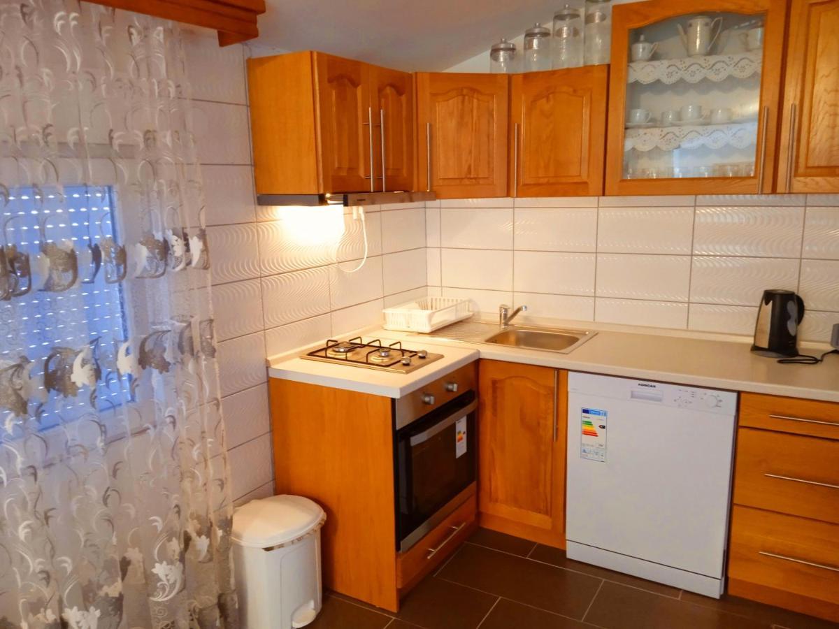 Apartman Josipa Peroj Exterior photo